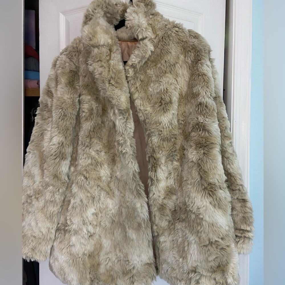 Wrap London Fur Coat - Picture 7 of 8